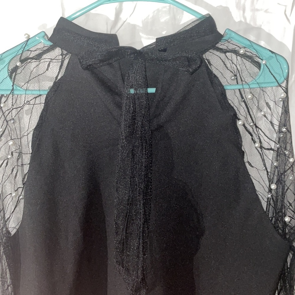 Stylish Blouse - Picture 4 of 6